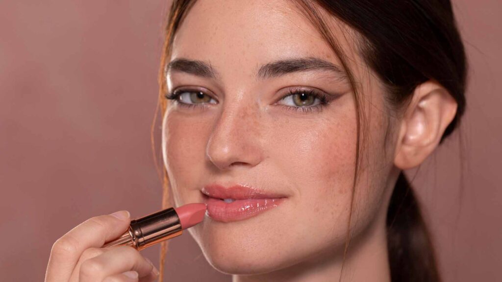 How to nail perfect nude makeup look in easy steps?